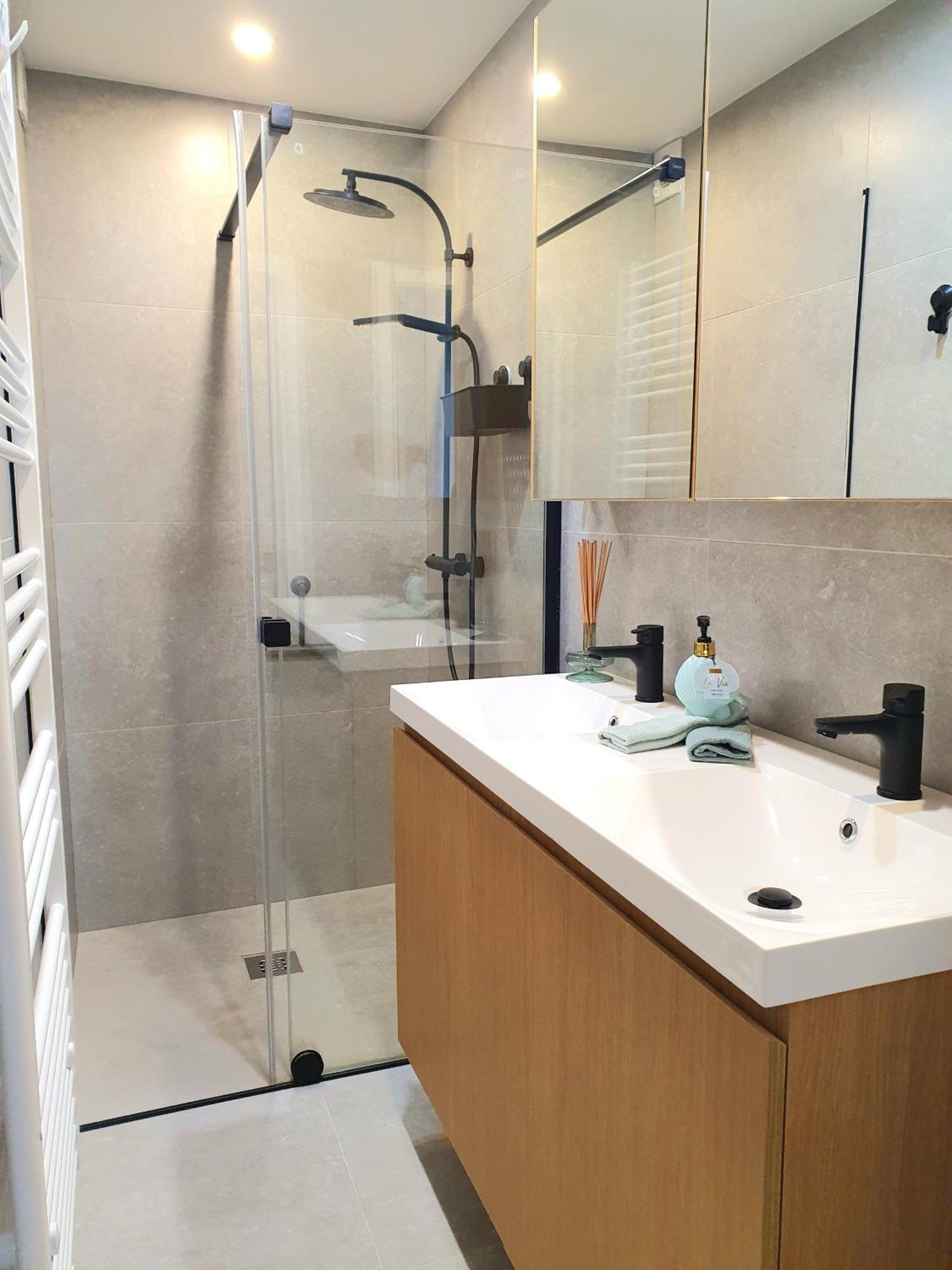 Skaai Five - Newly Renovated 2 Bedrooms Apartment ออสเทนด์ ภายนอก รูปภาพ